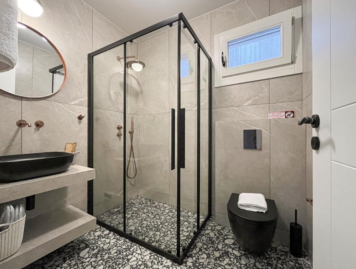Chelmis Sea Front Apartments - Atlantis Argostoli  Bagian luar foto