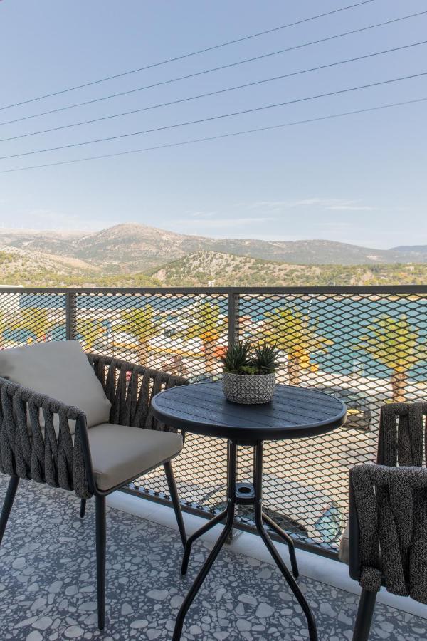 Chelmis Sea Front Apartments - Atlantis Argostoli  Bagian luar foto