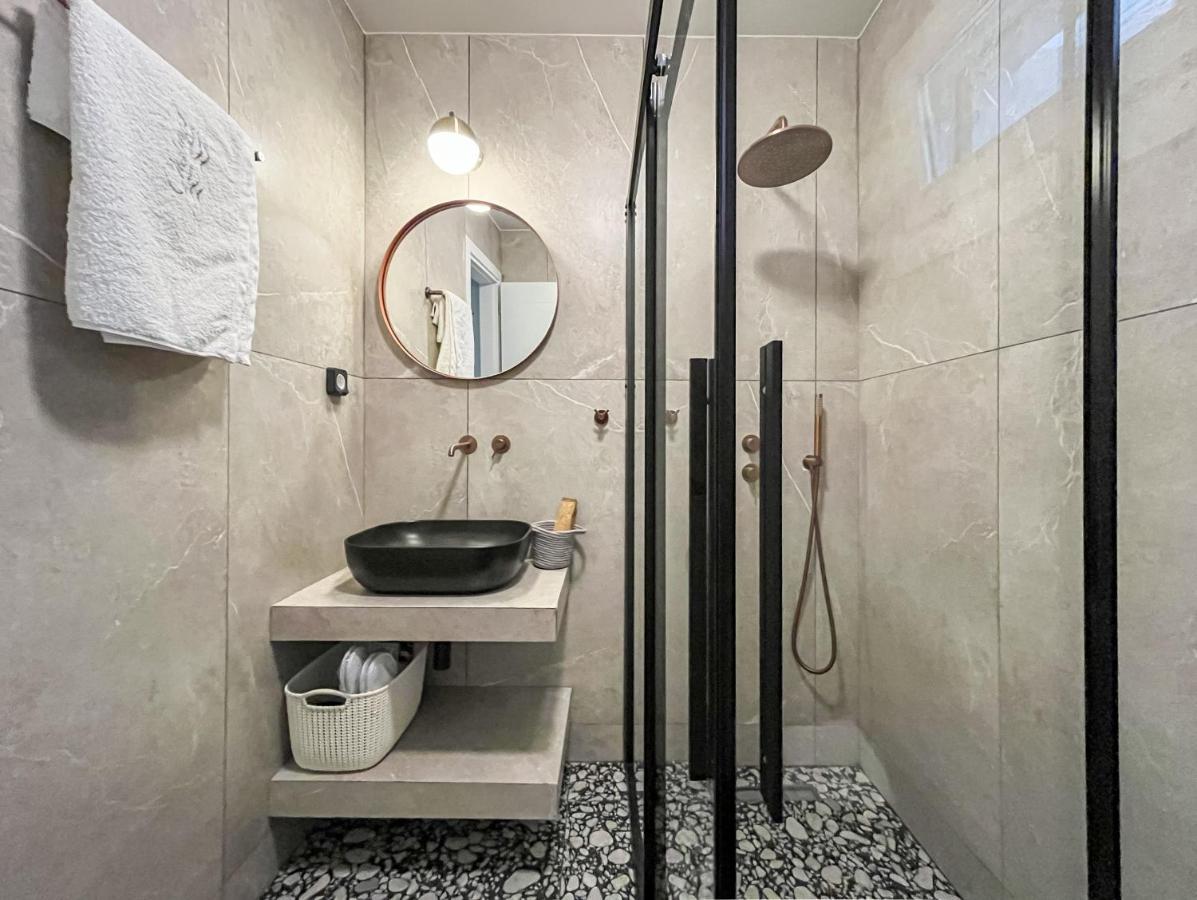 Chelmis Sea Front Apartments - Atlantis Argostoli  Bagian luar foto