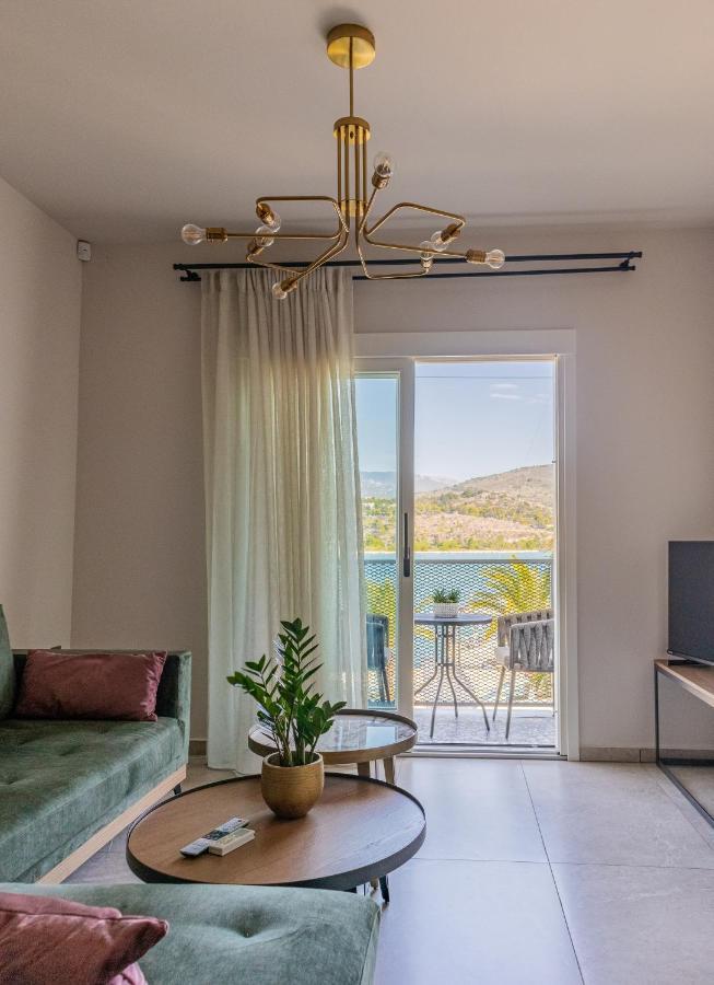 Chelmis Sea Front Apartments - Atlantis Argostoli  Bagian luar foto