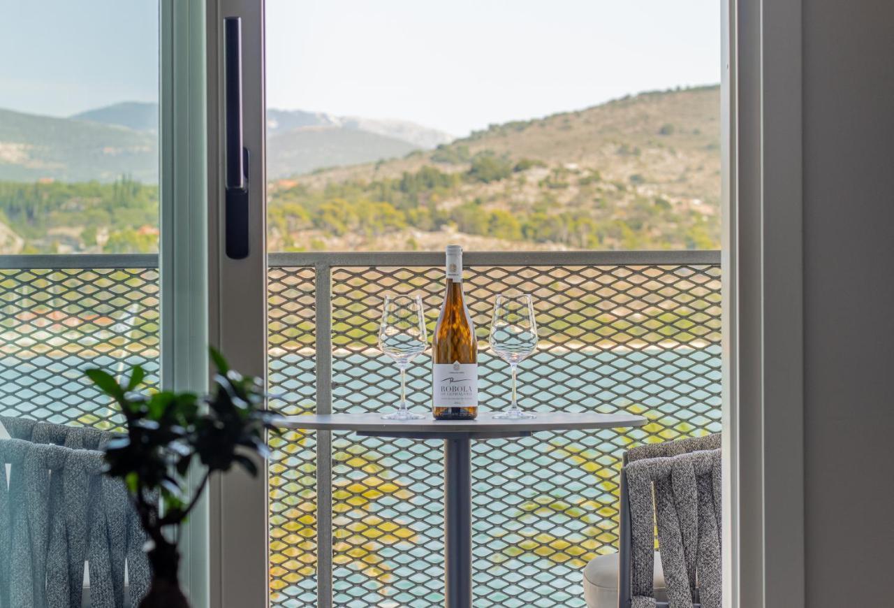 Chelmis Sea Front Apartments - Atlantis Argostoli  Bagian luar foto