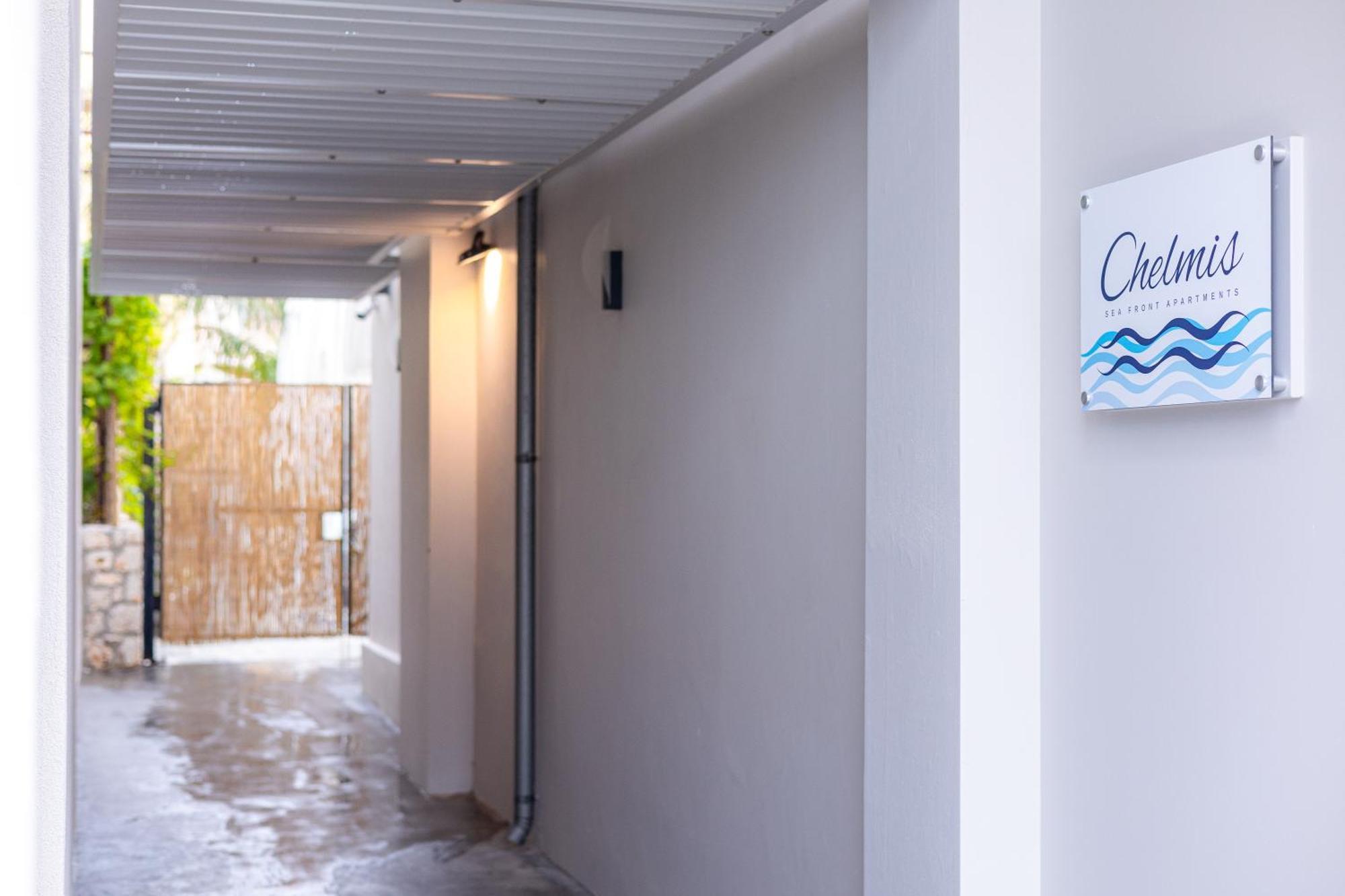 Chelmis Sea Front Apartments - Atlantis Argostoli  Bagian luar foto