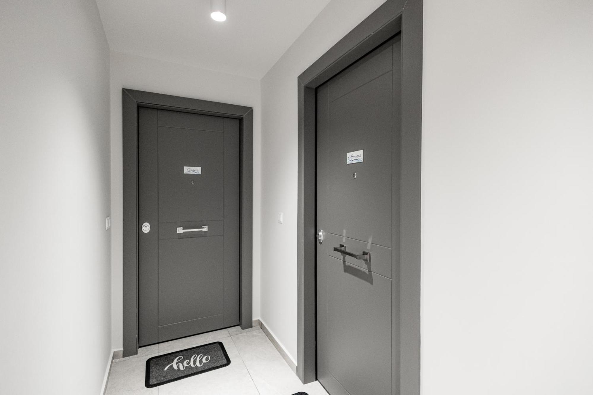 Chelmis Sea Front Apartments - Atlantis Argostoli  Bagian luar foto