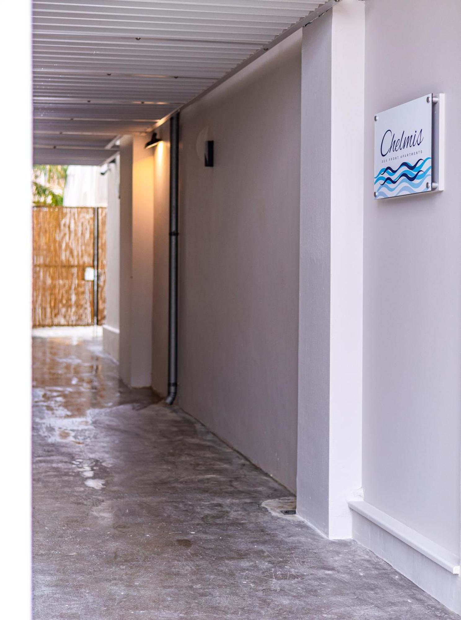 Chelmis Sea Front Apartments - Atlantis Argostoli  Bagian luar foto